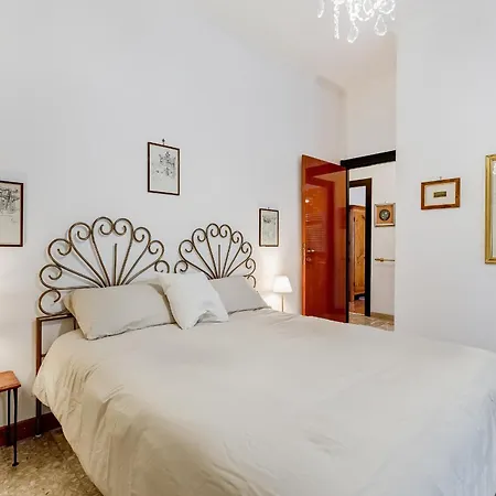 アパート Rossini ローマ